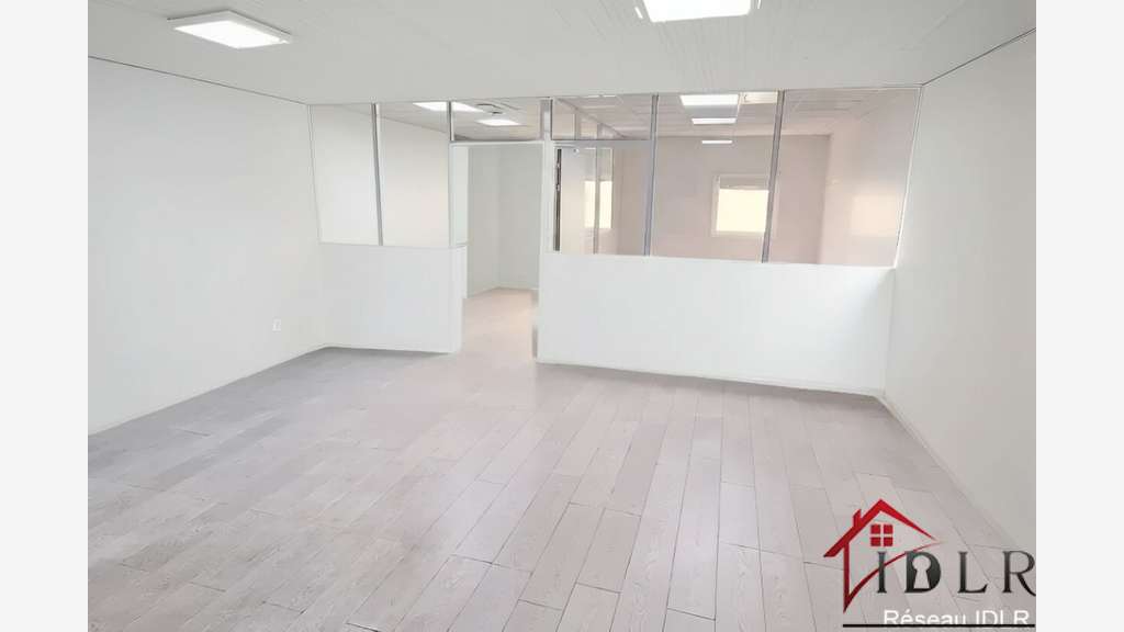 A louer local commercial de 220m² à La Farlède