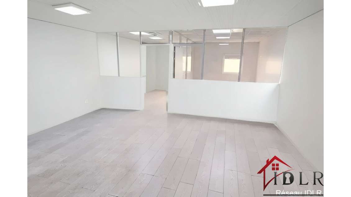 A louer local commercial de 220m² à La Farlède