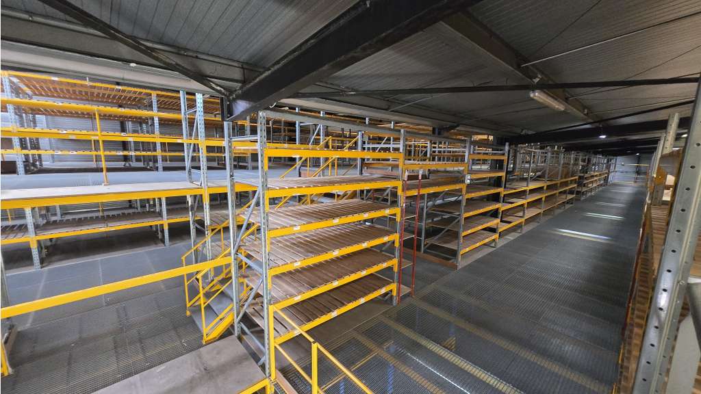 A louer entrepôt 1765m² en ZA à La Farlède