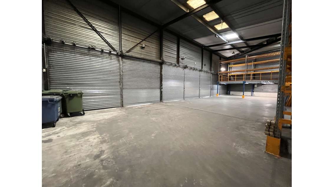 Entrepot 1765m² - La Farlède