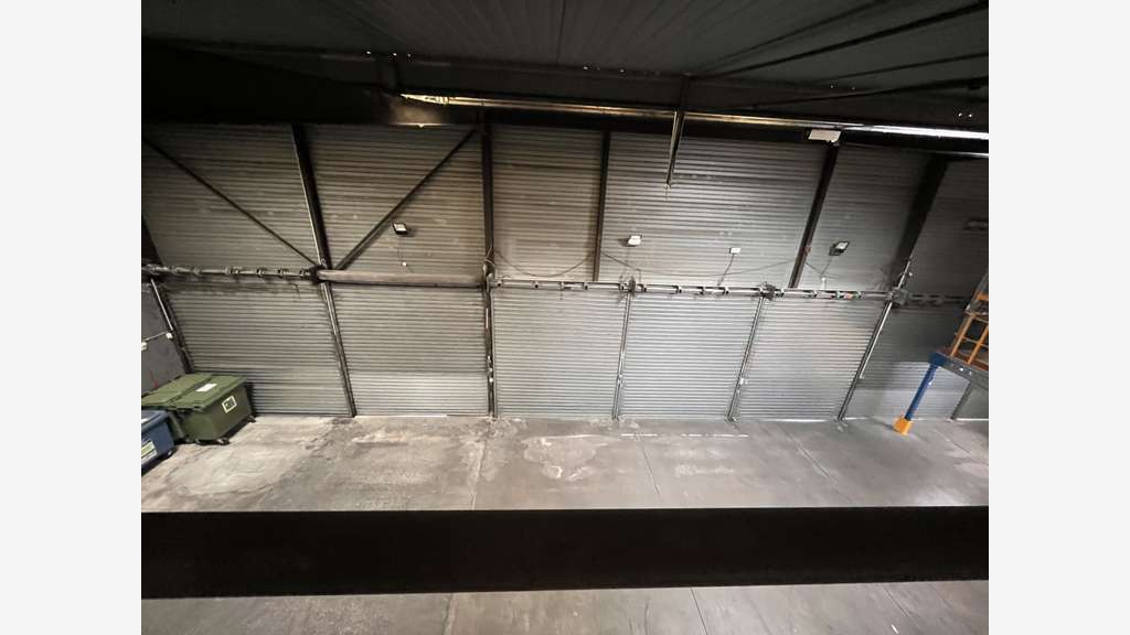 A louer entrepôt 1765m² en ZA à La Farlède