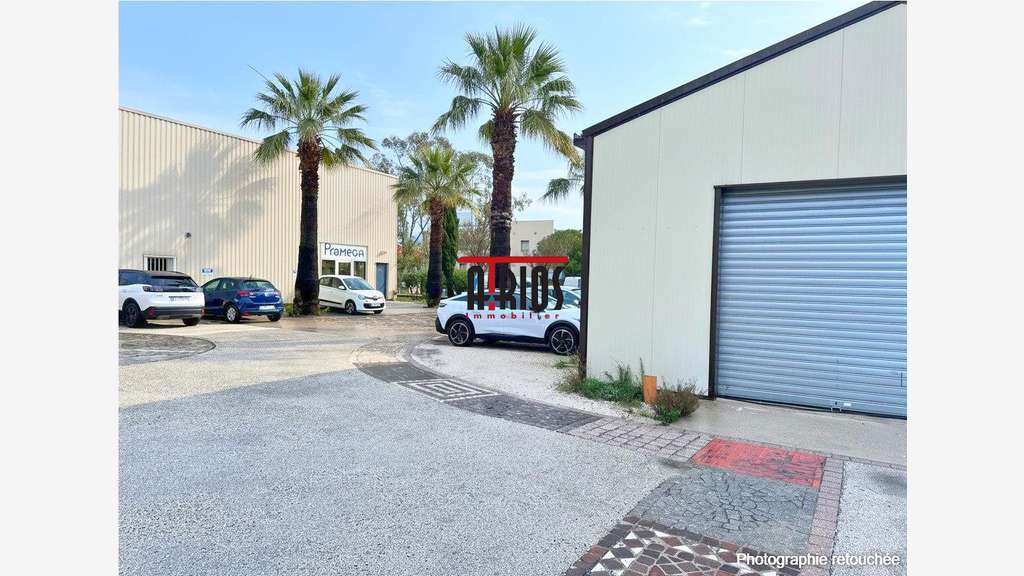 ENTREPOT 100 M² + BUREAU 12M²