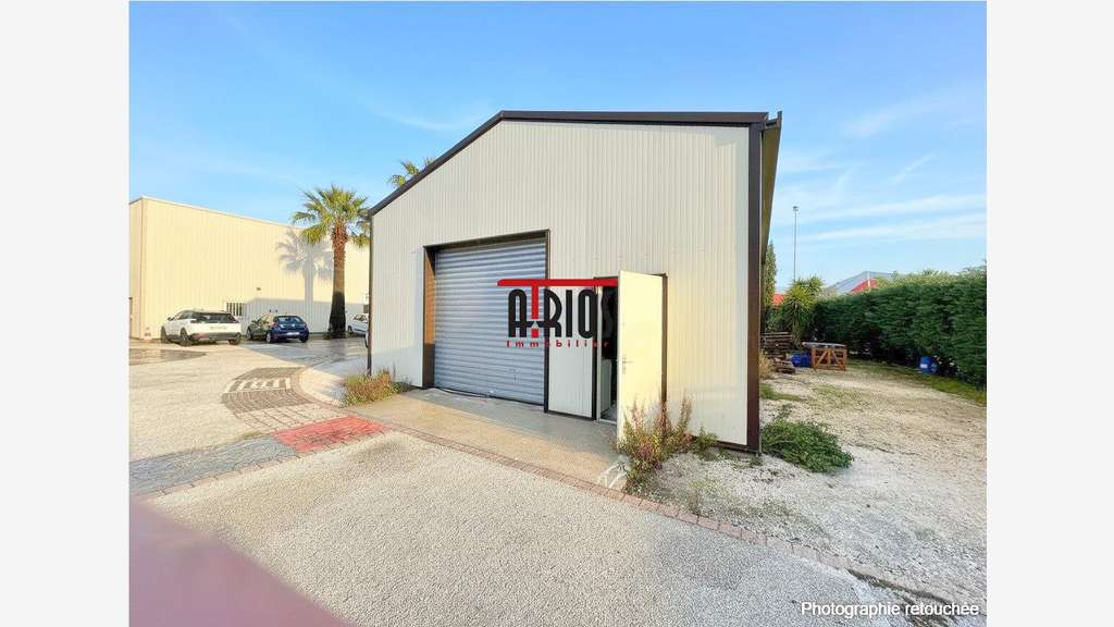 ENTREPOT 100 M² + BUREAU 12M²
