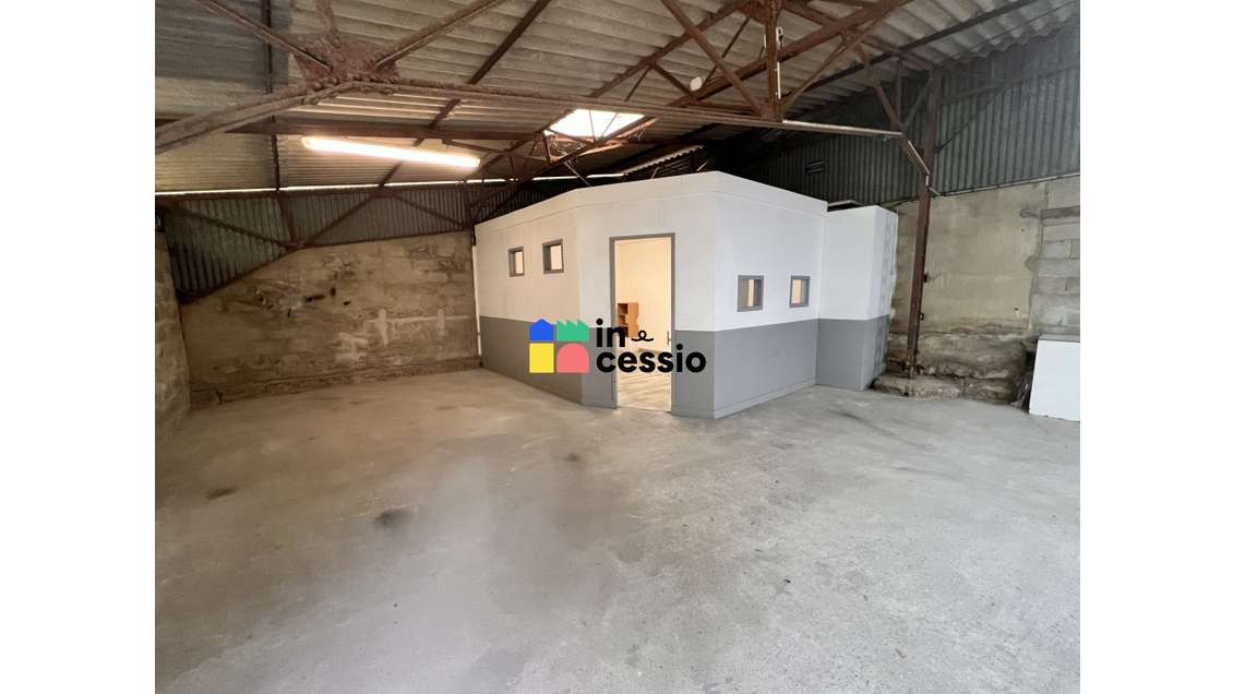 2 locaux artisanaux à louer à La Ferté Bernard