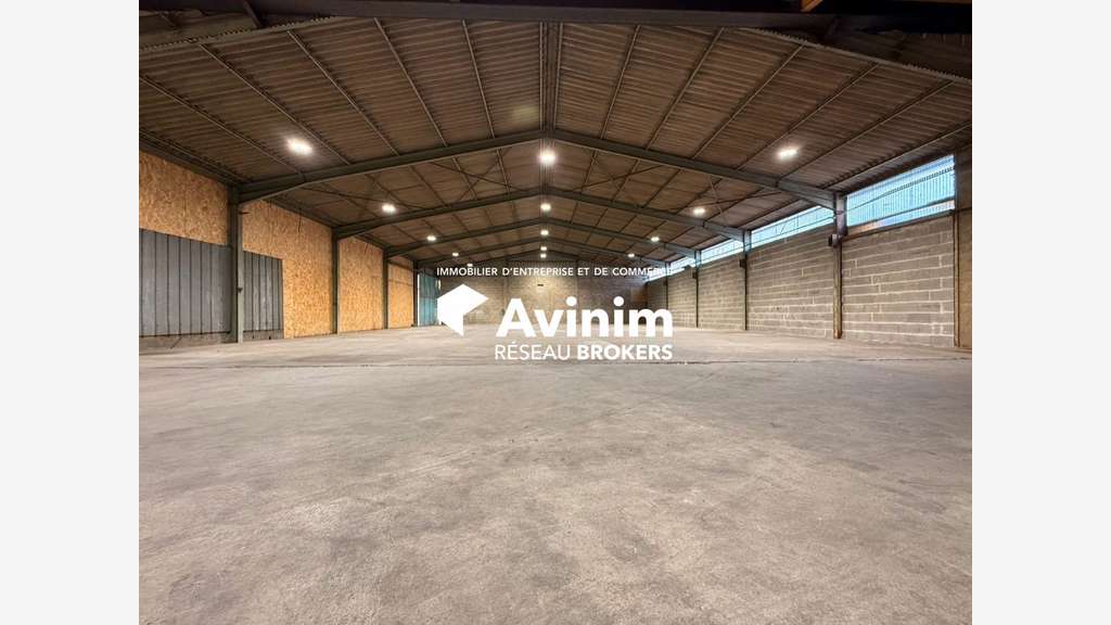 Bâtiment d'activité 800m² à louer à La Flèche