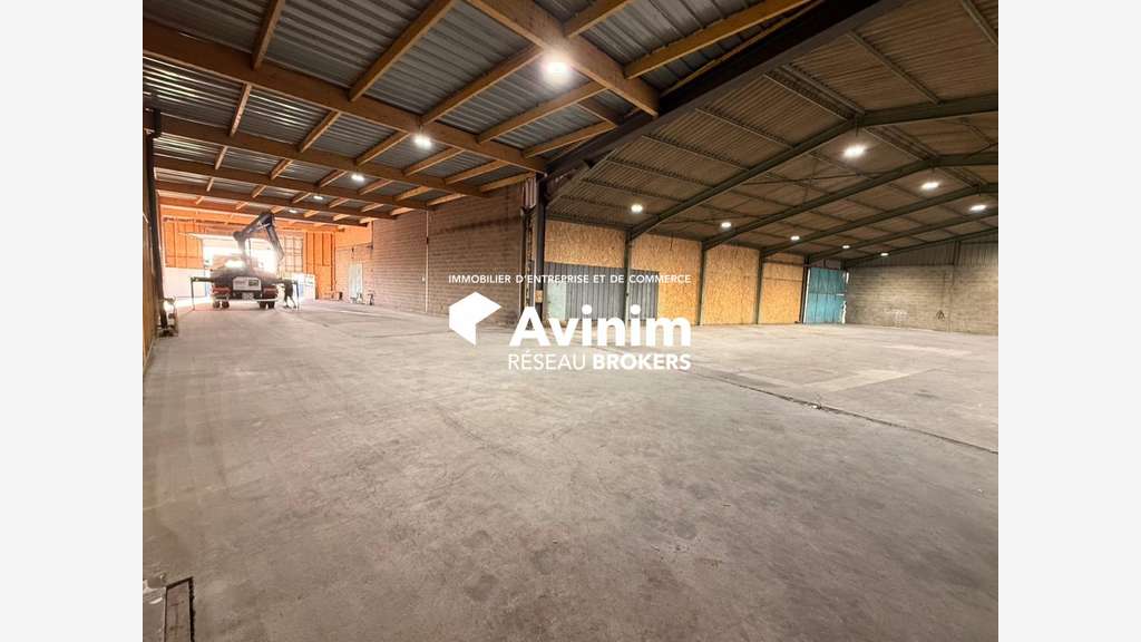 Bâtiment d'activité 800m² à louer à La Flèche