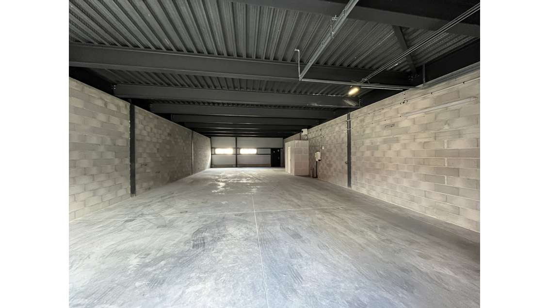 A louer local d'activité 166m² en ZA à La Garde