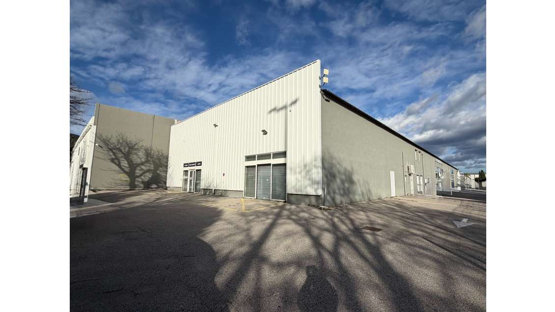 A louer 2 cellules d'entrepôt de 150m² à La Garde