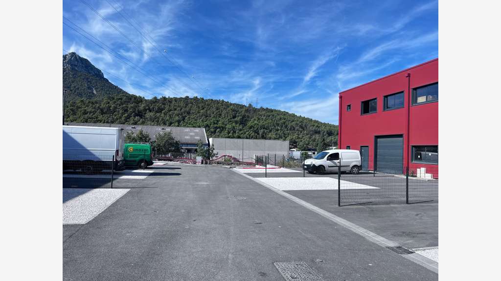 A louer local d'activité de 165m² en za à La Garde