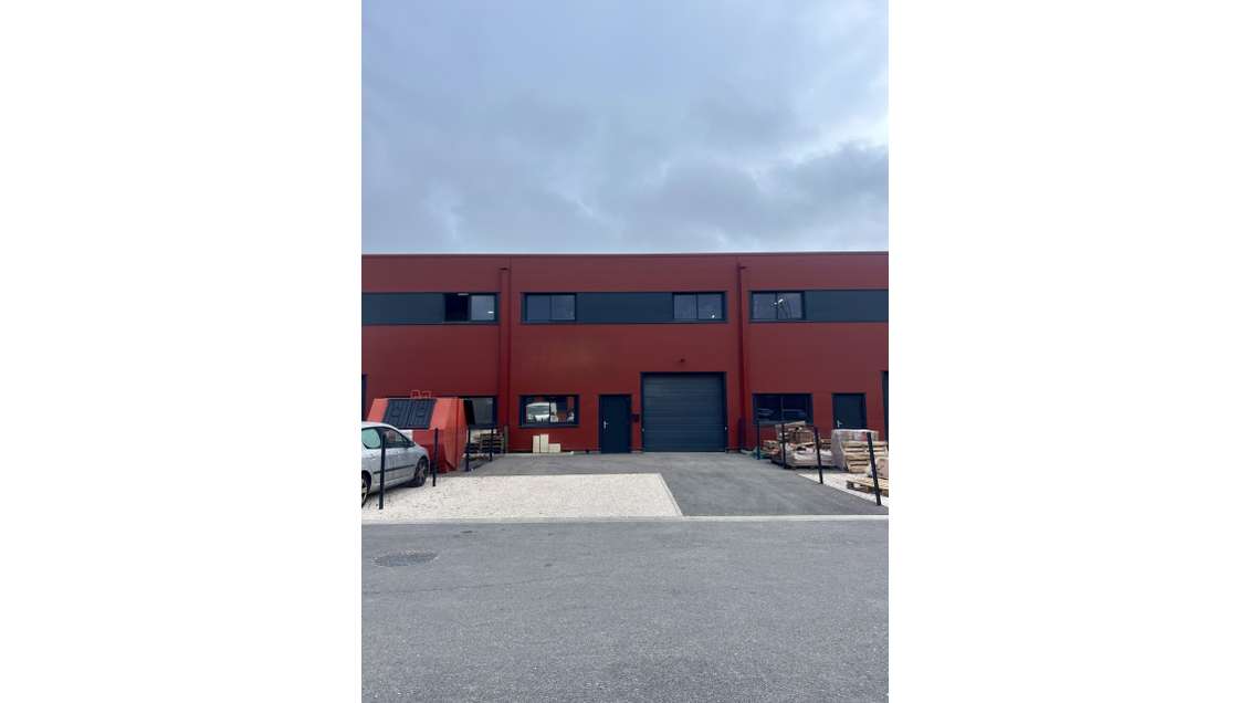 LOCAL ACTIVITÉ 165 M²