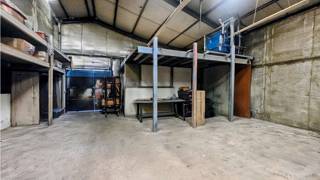 A louer entrepôt 142m² La Garde ZA Toulon-Est