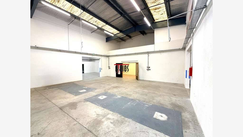 LOCAL D'ACTIVITÉ 640 M²