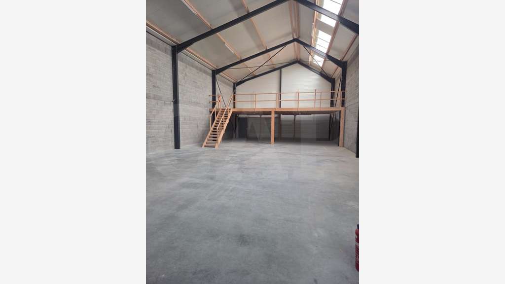 A louer cellule d'activité 200m² à La Gouesnière