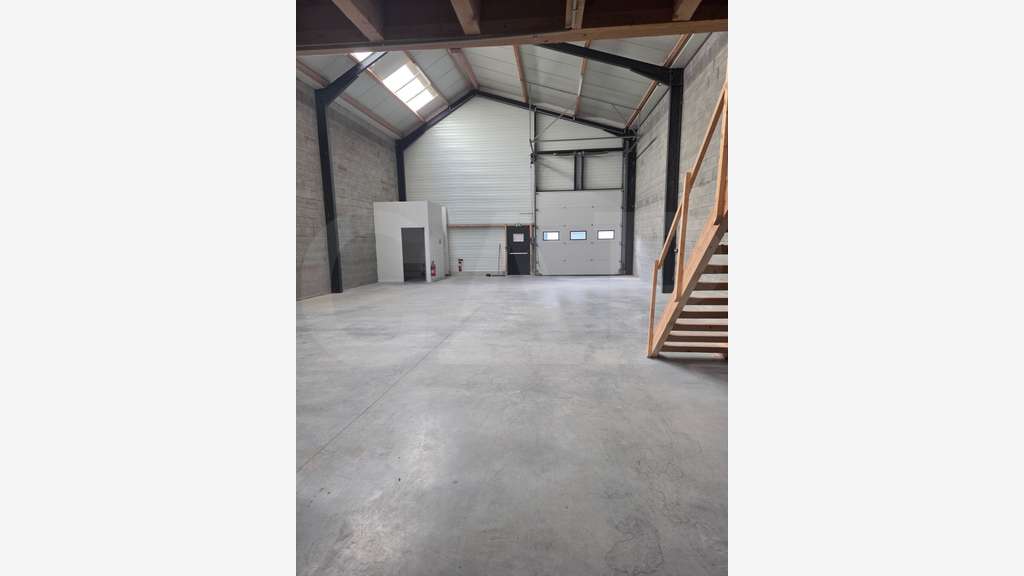 A louer cellule d'activité 200m² à La Gouesnière