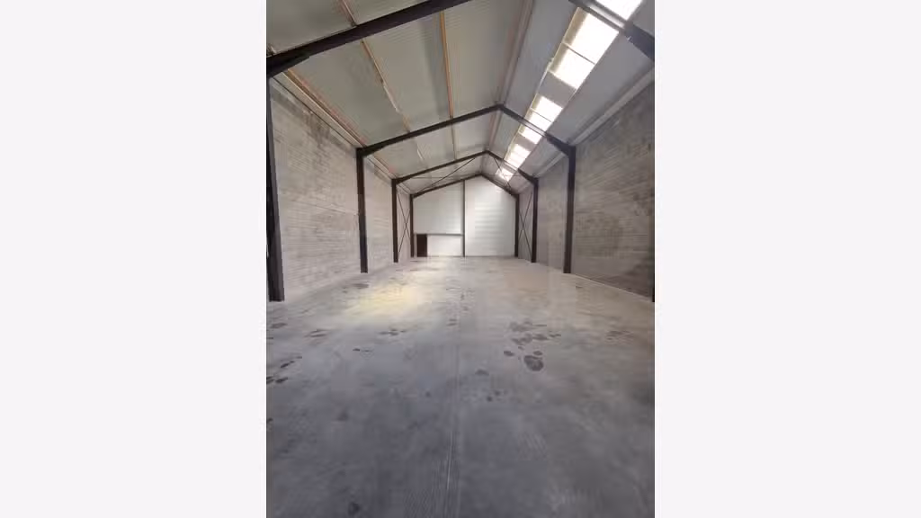 A louer cellule activité 200m² à La Gouesnière