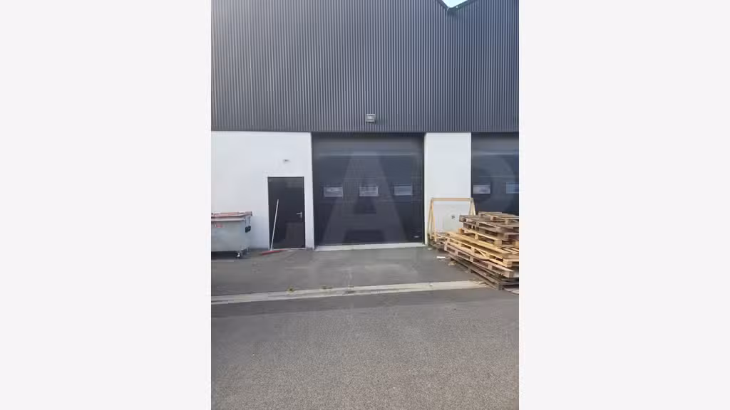 A louer local d'activité 180m² à La Gouesnière