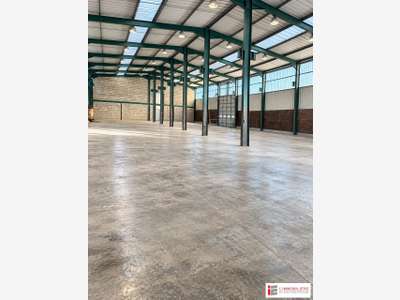 A louer entrepôt 811m² à La Guerche-de-Bretagne