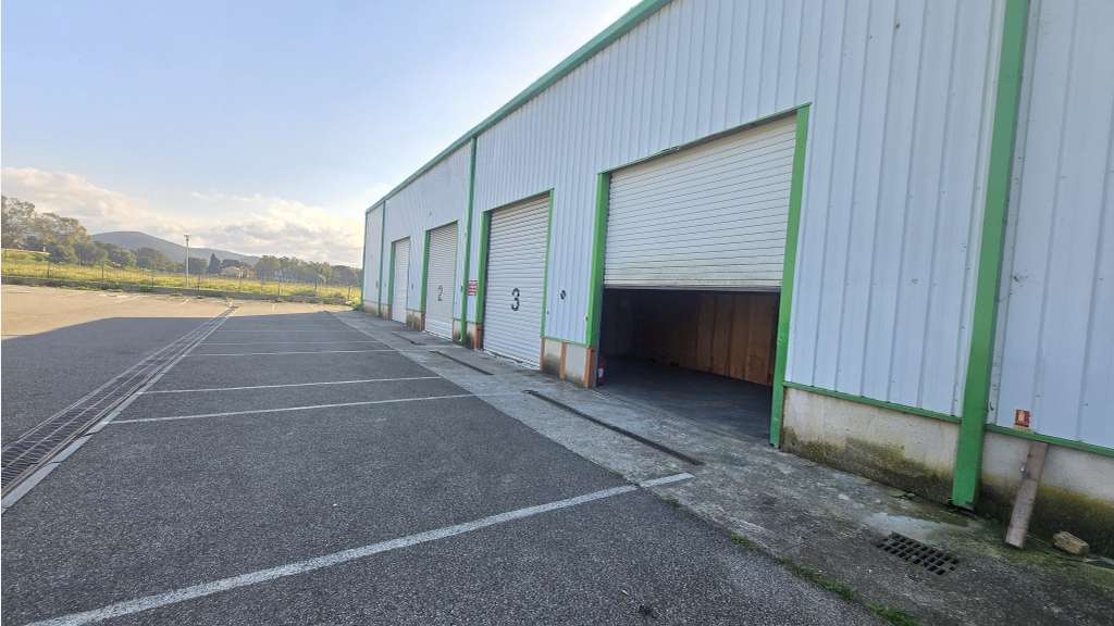 A louer entrepôt 1710m² à La Londe-les-Maures