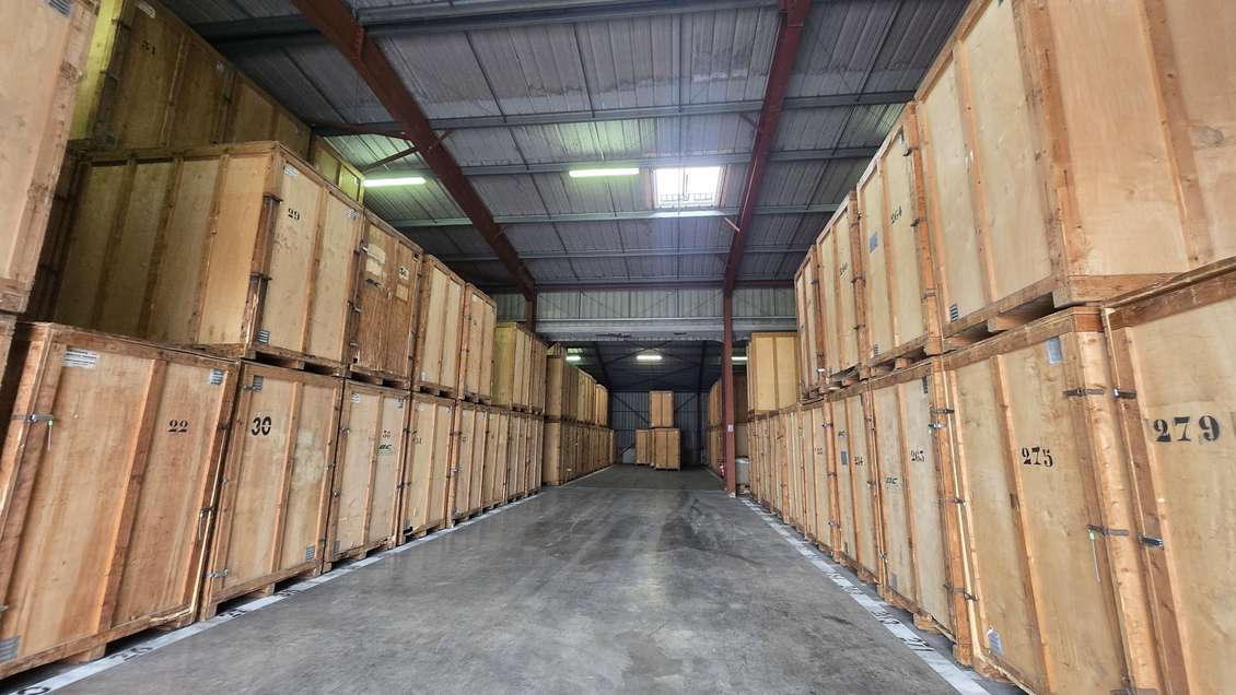 A louer entrepôt 1710m² à La Londe-les-Maures