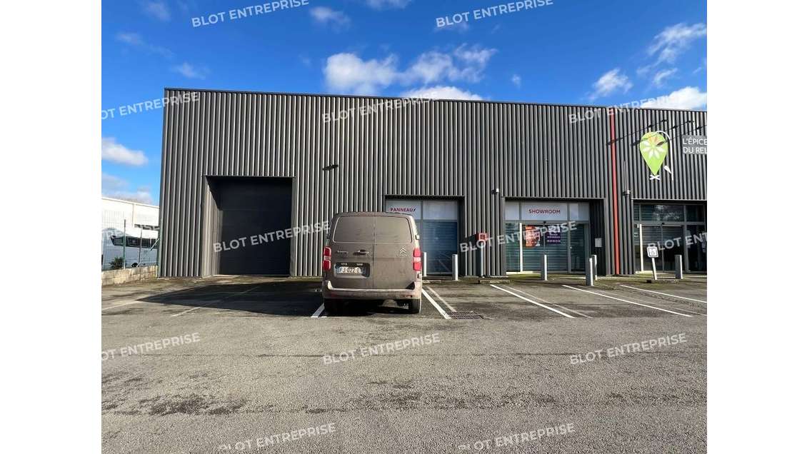 A louer local d'activités 395m² à La Mézière