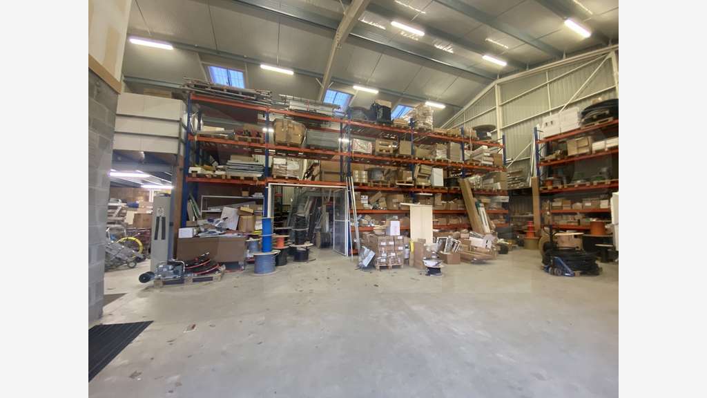 A louer bâtiment d'activités 888m² à La Mézière