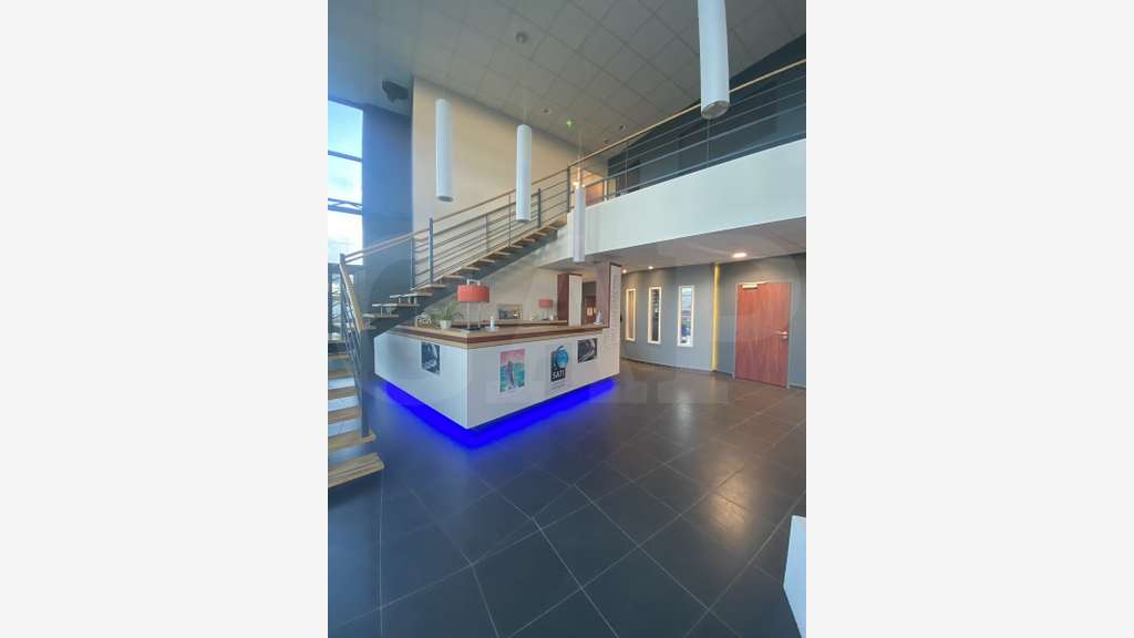 A louer bâtiment d'activités 888m² à La Mézière