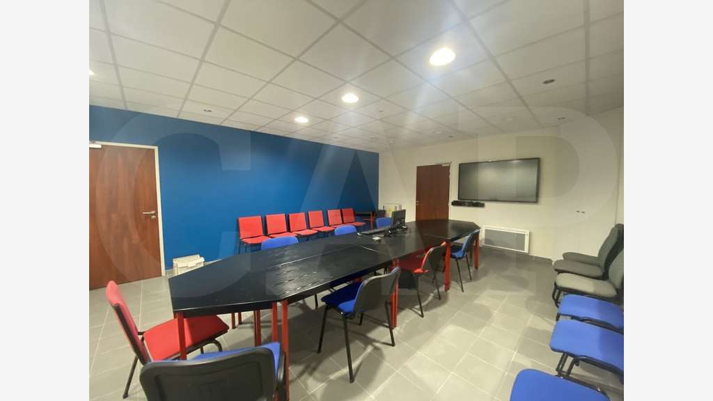 A louer bâtiment d'activités 888m² à La Mézière