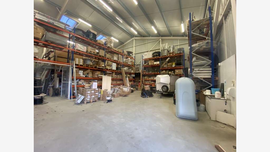 A louer bâtiment d'activités 888m² à La Mézière