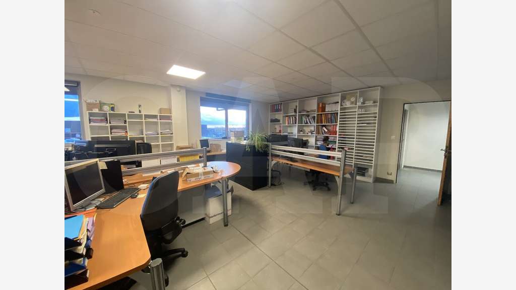 A louer bâtiment d'activités 888m² à La Mézière