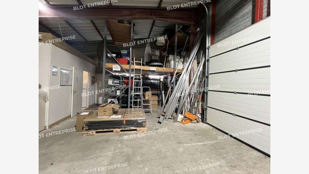 A louer local activités 200m² à La Mézière