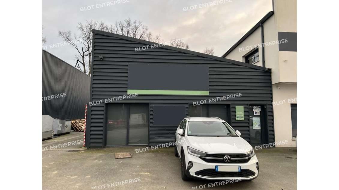 À LOUER - LOCAL ACTIVITÉS - 200 m² - LA MEZIERE