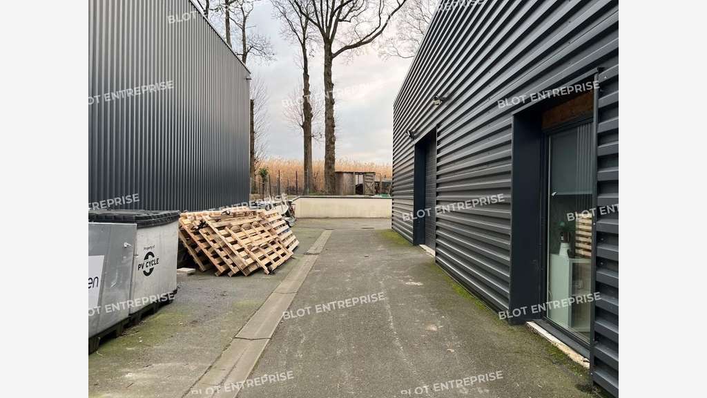 A louer local activités 200m² à La Mézière
