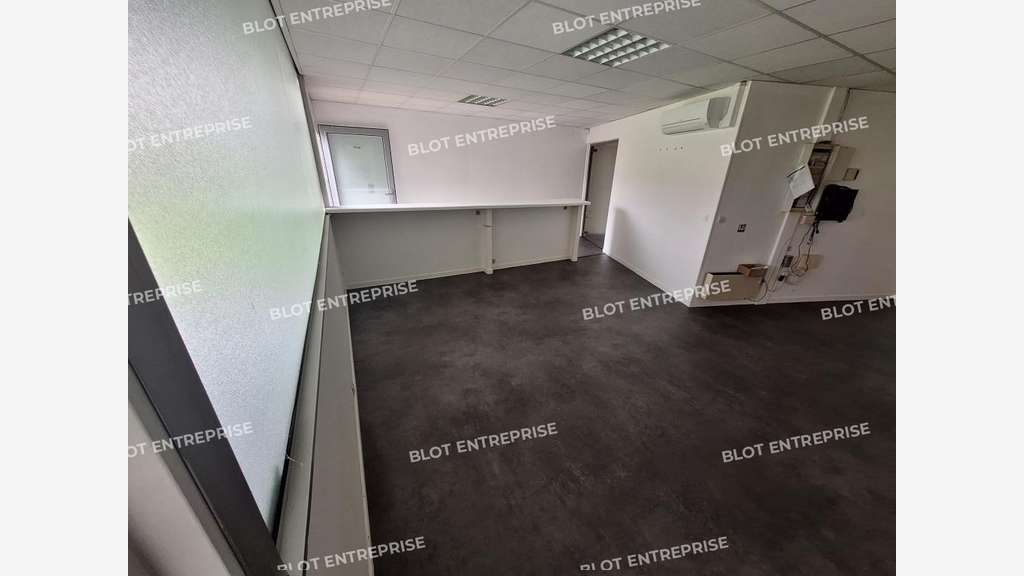 A louer local activités de 110m² à la Mézière