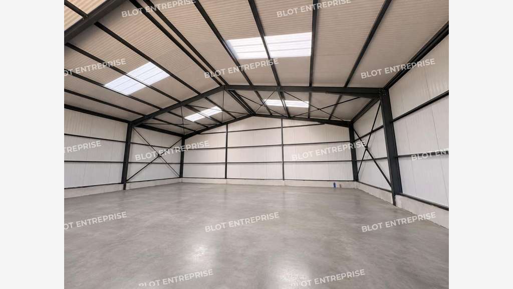 A louer bâtiment indépendant neuf 213m² à La Motte