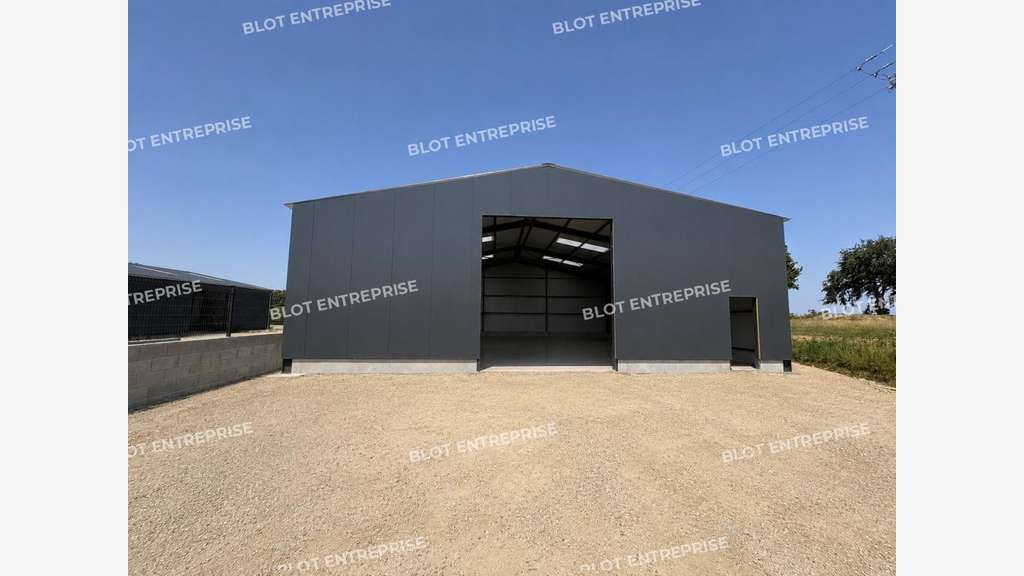 A louer bâtiment indépendant neuf 213m² à La Motte