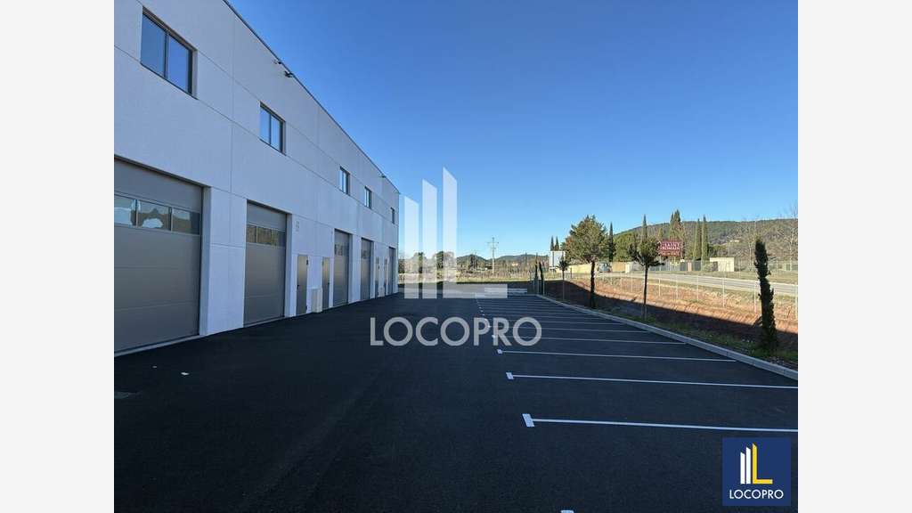 A louer local d'activité 544m² à La Motte