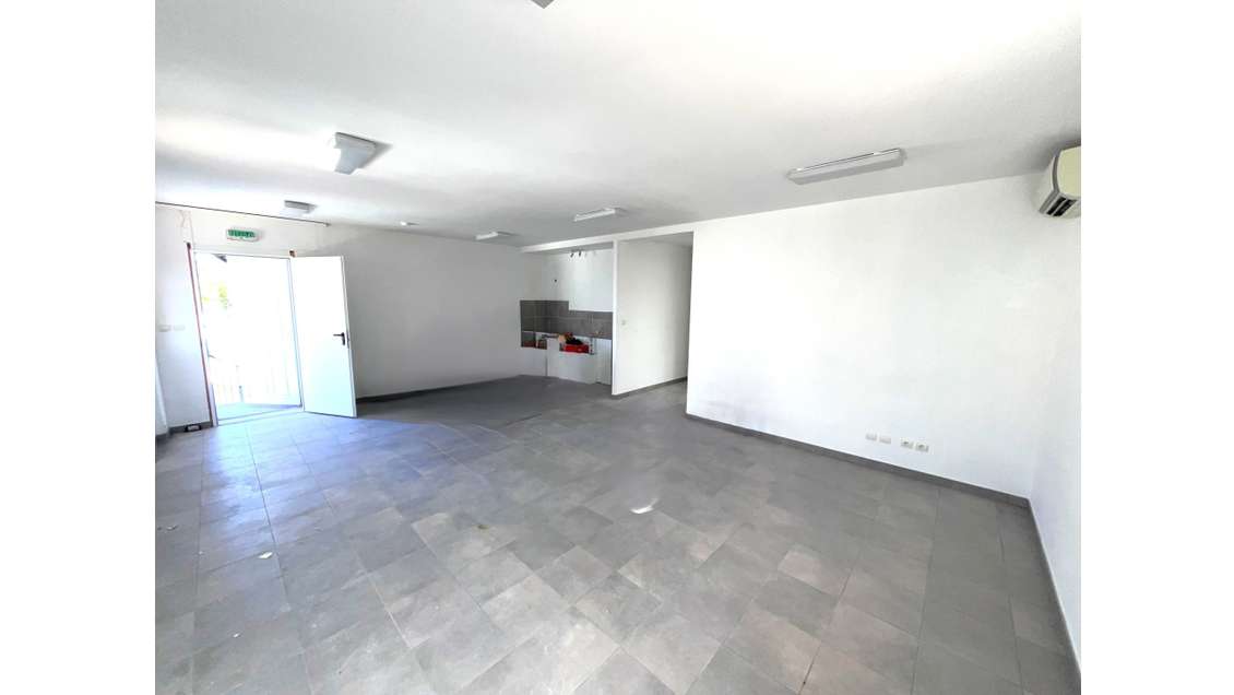 A louer plateau bureaux 80m² neuf ZA la Crau