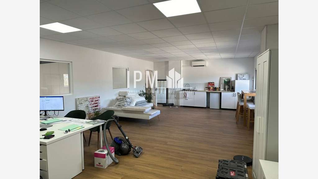 Local d'activité 282m² à La Penne sur Huveaune