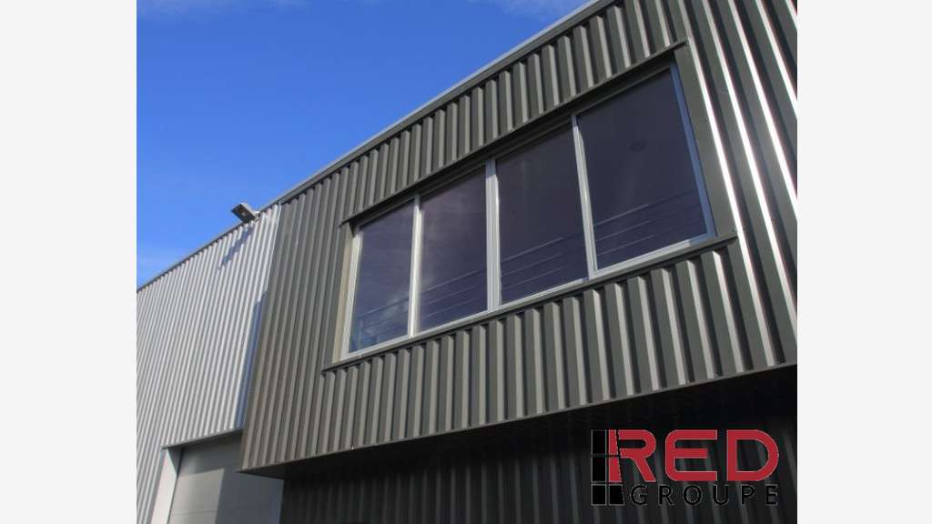 Loue entrepôt + bureaux 150m² à Penne-sur-Huveaune