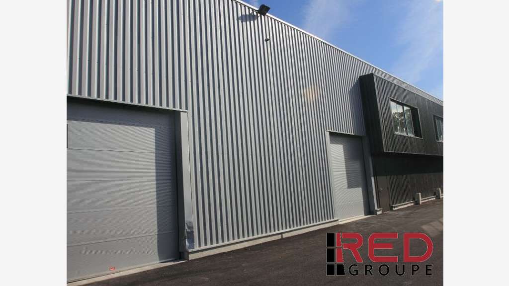Loue entrepôt + bureaux 150m² à Penne-sur-Huveaune