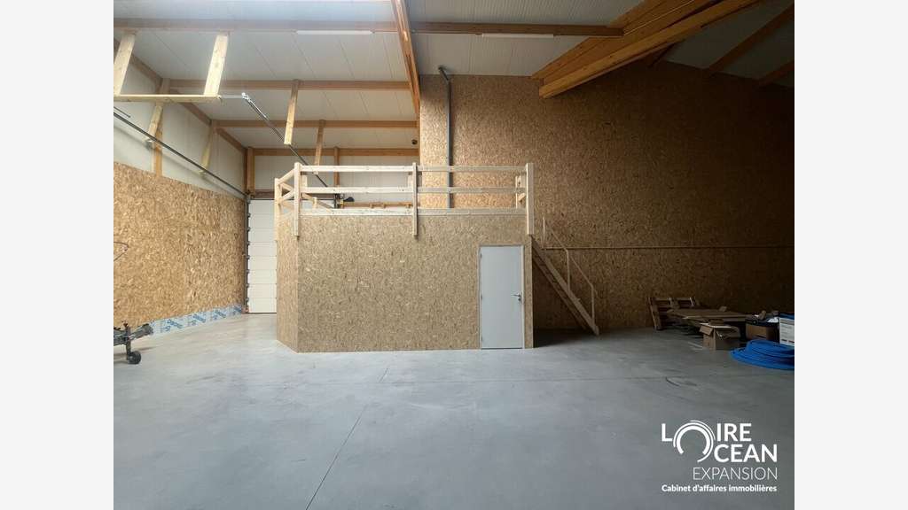 A louer local 185m² La Plaine-sur-Mer empl strat