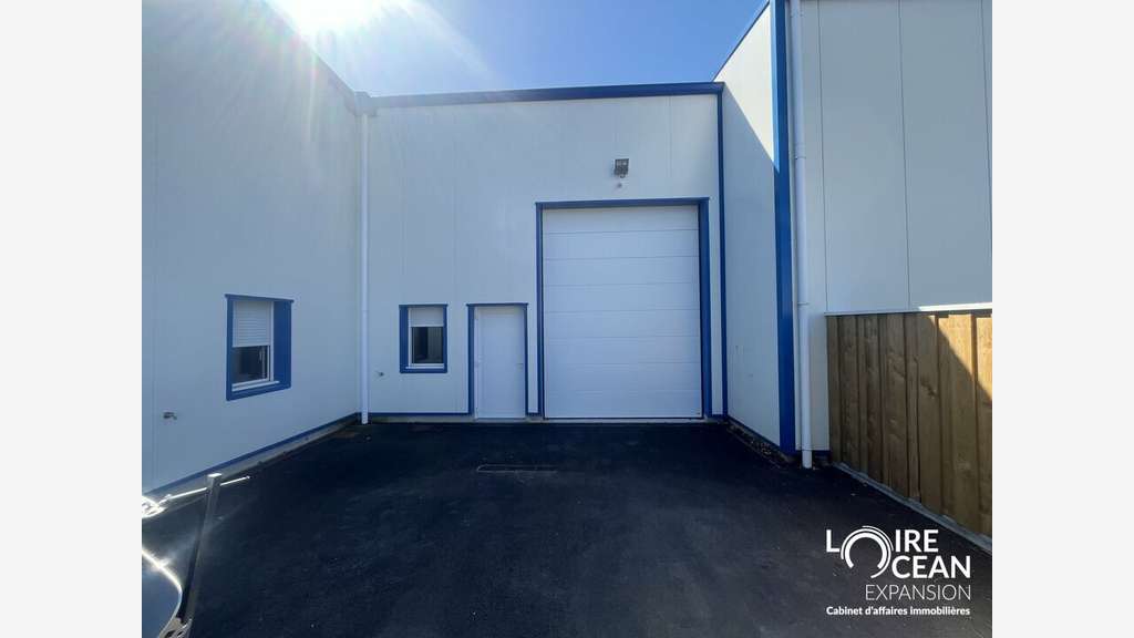 A louer local 185m² La Plaine-sur-Mer empl strat