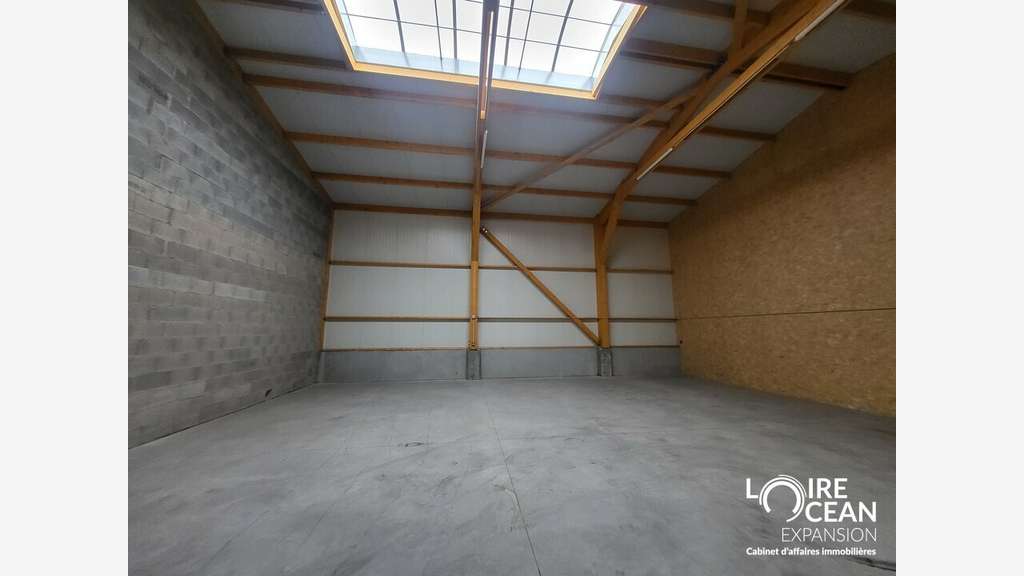 A louer local 185m² La Plaine-sur-Mer empl strat