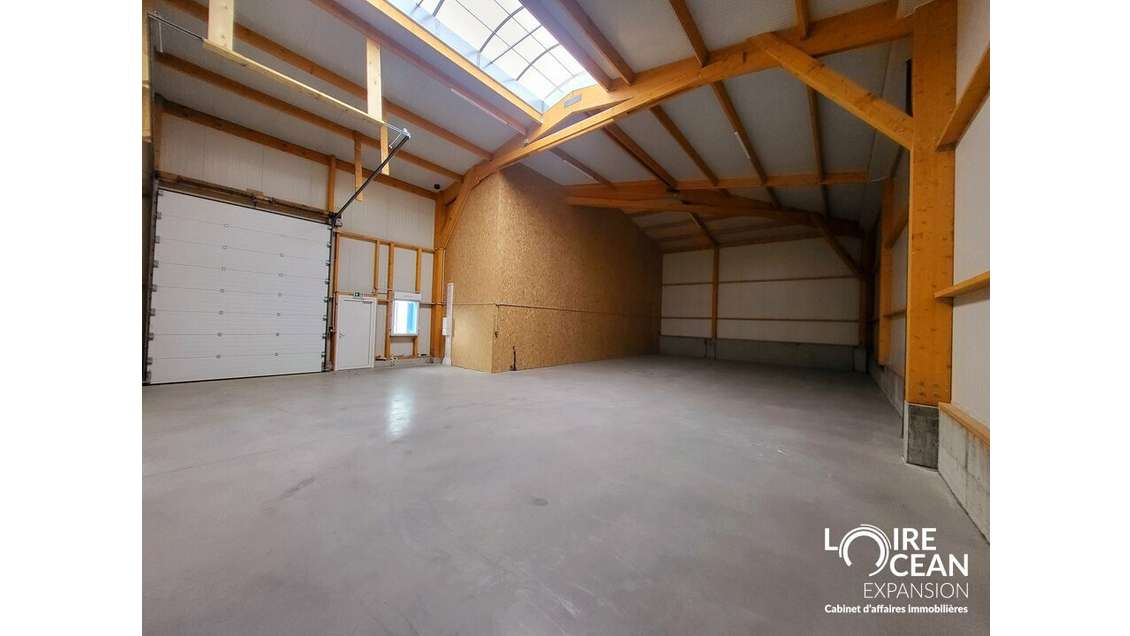 A louer local 185m² La Plaine-sur-Mer empl strat