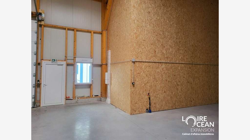 A louer local 185m² La Plaine-sur-Mer empl strat
