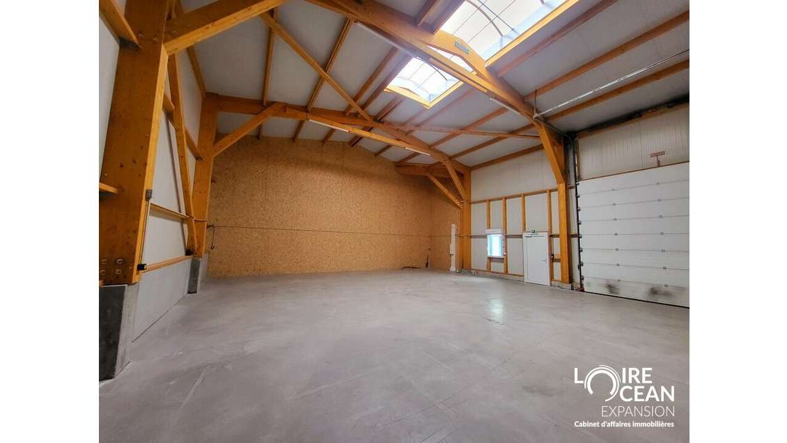 LA PLAINE SUR MER - LOCAL D'ACTIVITE - ENTREPÔT à