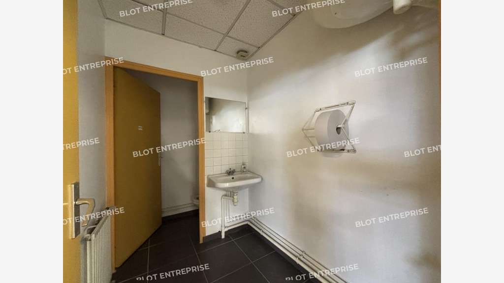 A louer locaux d'activités 712m² à La Planche