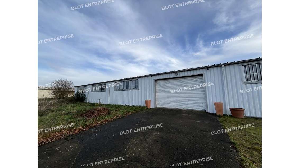A louer locaux d'activités 712m² à La Planche