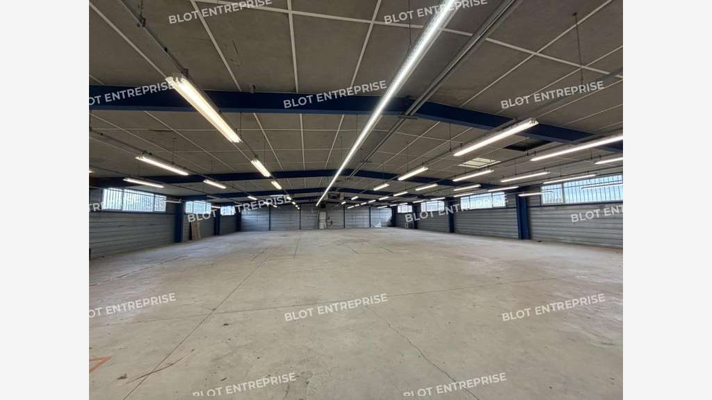 A louer locaux d'activités 712m² à La Planche
