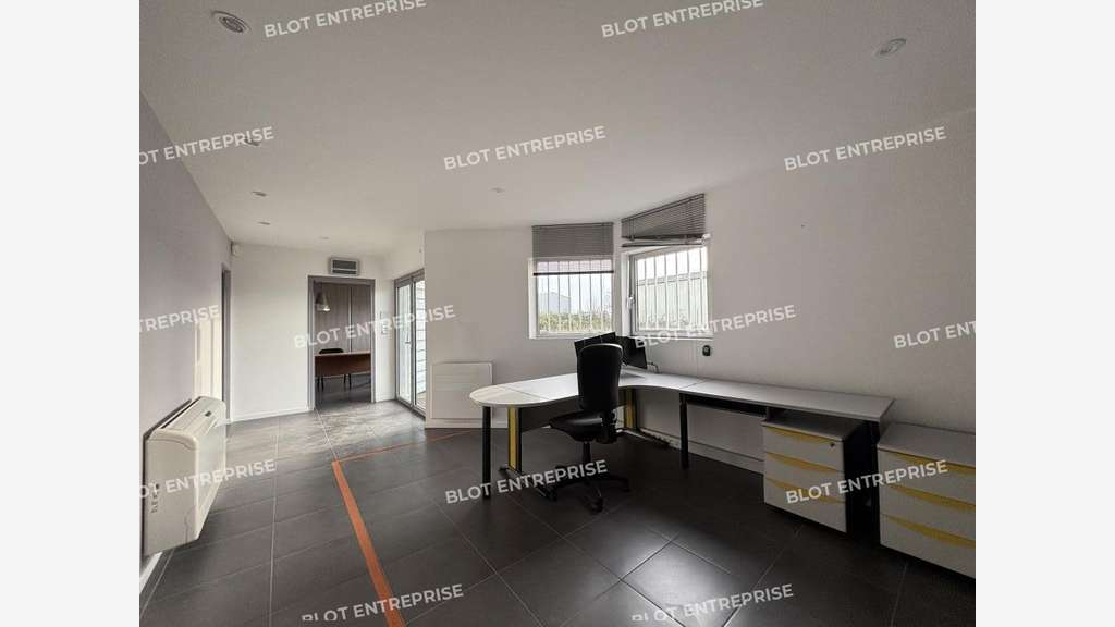 A louer locaux d'activités 712m² à La Planche